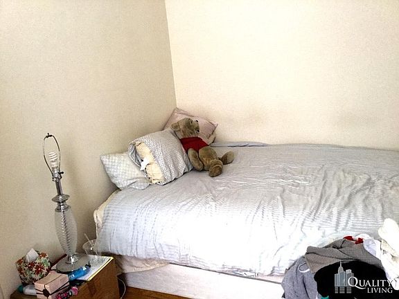 3rd image of 300 E 5th St APT 03