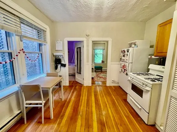 14 Unity St APT 3R, Boston, MA 02113