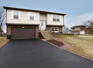 3085 Timber Hill Ln, Aurora, IL 60504