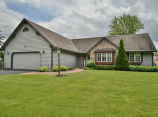 N55W15721 Larkspur Ln, Menomonee Falls, WI 53051