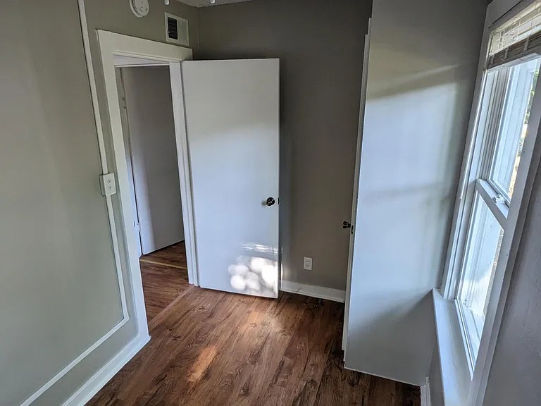 406 E Iowa St #2 — Photo 11