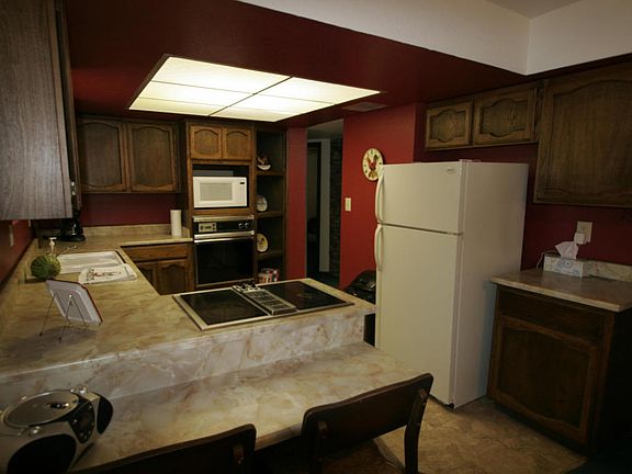 3rd image of 2262 Oak Ave