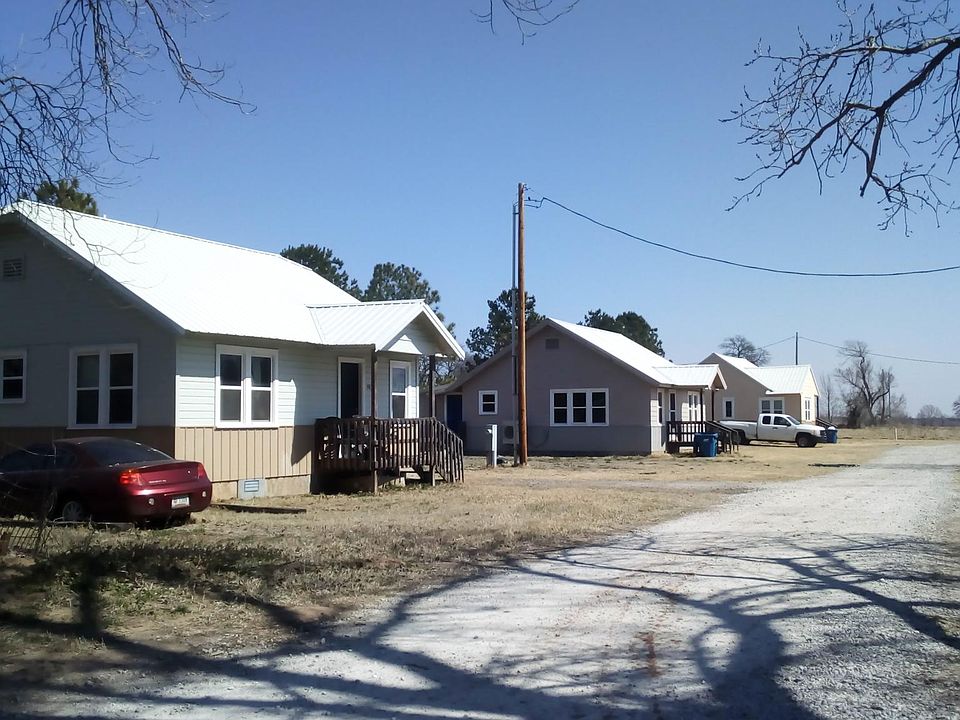 907 is the middle house in this photo. See listing descript