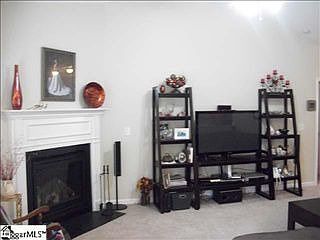 5th image of 19 Hollander Dr