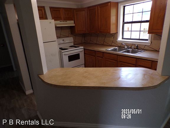 4th image of 903 NW Bell Ave #C