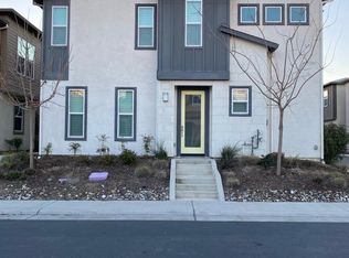 10004 Del Surf Ln, Elk Grove, CA 95757