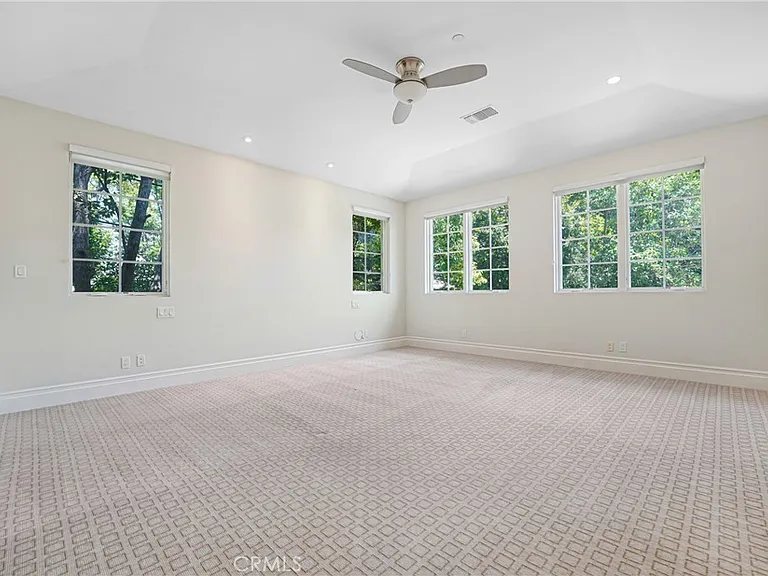 1714 W Oak St — Photo 25