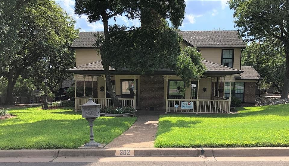 1st image of 302 Glenview Cir
