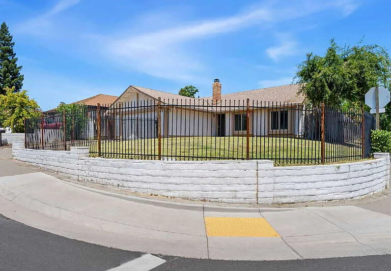 5041 Palm Ave — Photo 3