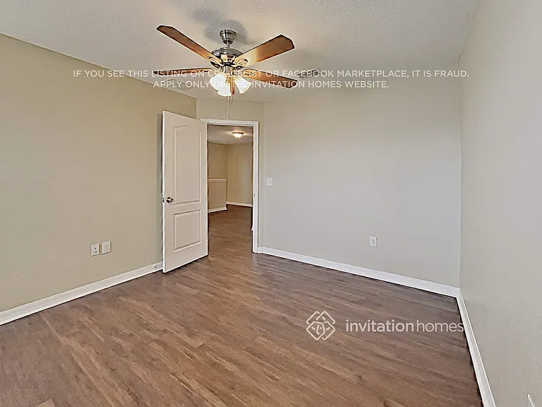 2729 Hampton Green Ln — Photo 15
