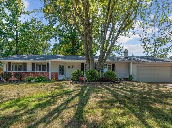 12696 Markaire Dr, Saint Louis, MO 63146