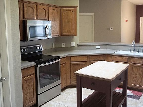 3rd image of 2341 Fieldcrest Dr