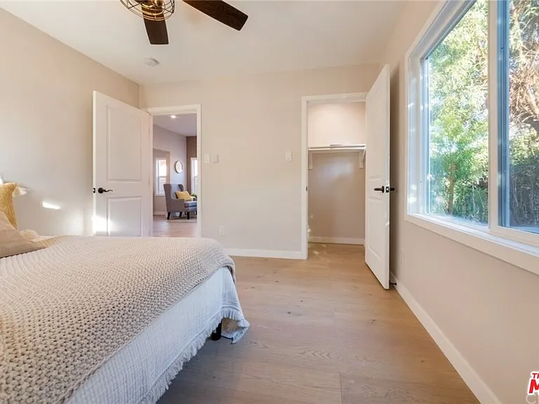 1435 W 71st St — Photo 10
