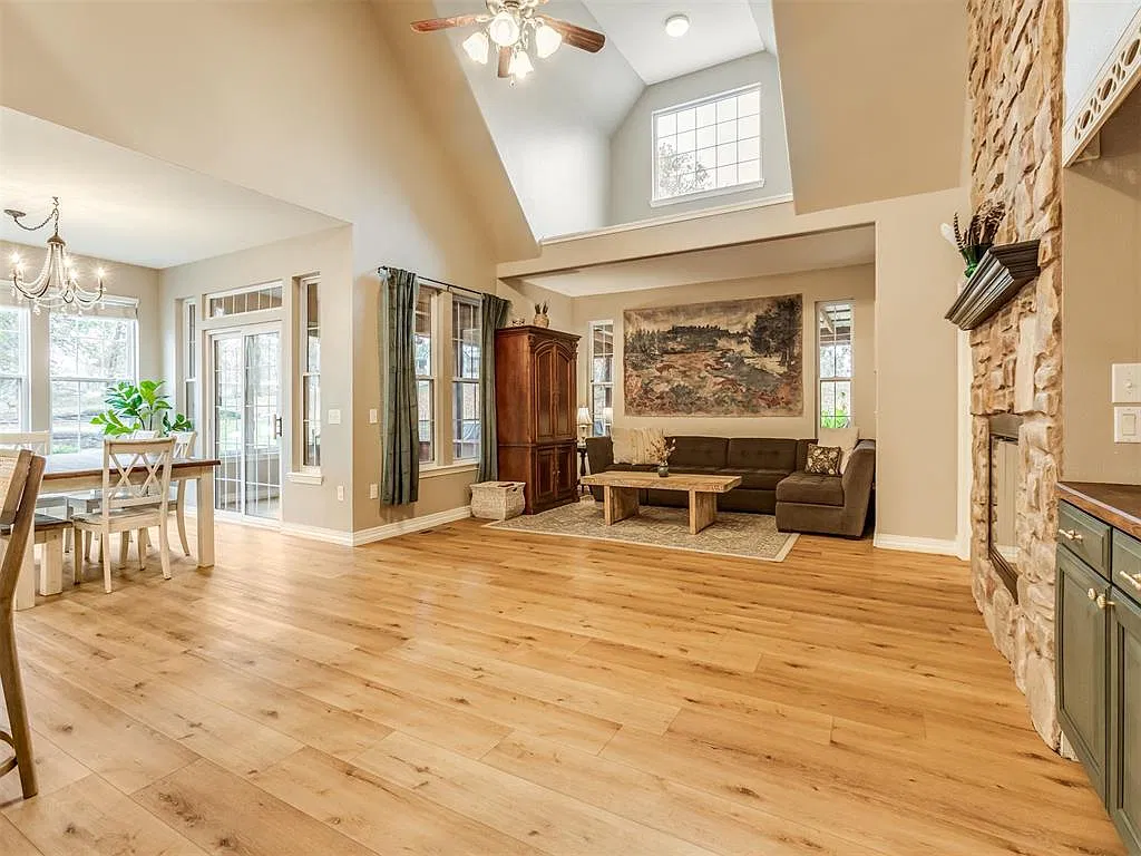 6 bed, 2.5 bath, 2970 sqft, $4,800 — Photo 4