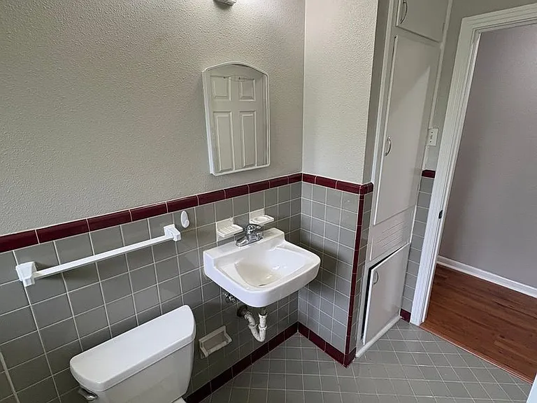 1307 Corona Dr — Photo 18