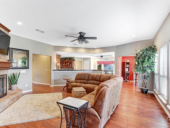 3rd image of 1209 Syracuse Cir