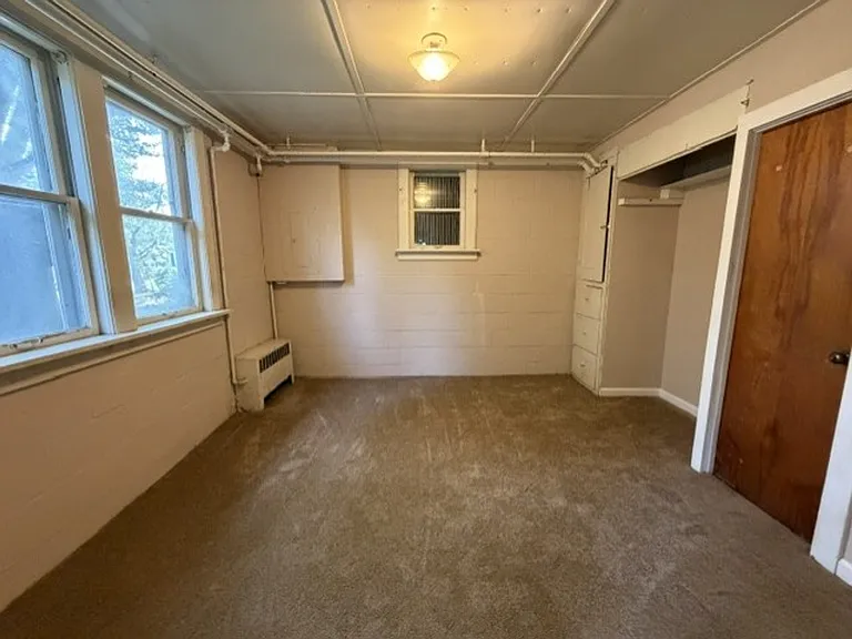 433 Allenford St — Photo 13