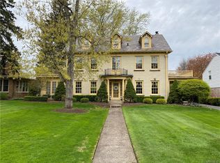 33 Ruskin Rd, Amherst, NY 14226