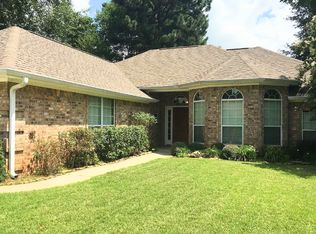 419 Northwest Dr, Wake Village, TX 75501