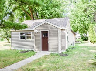 208 S 2nd St, Olivia, MN 56277