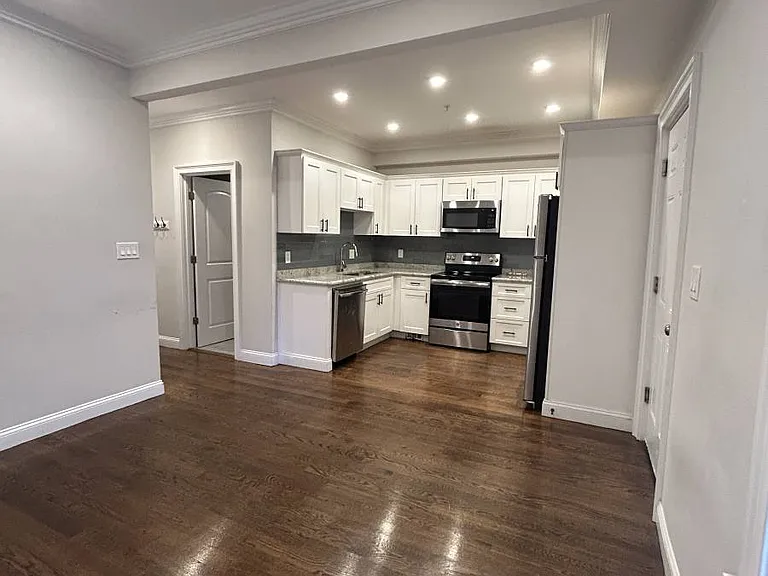 75 Morris St — Photo 1