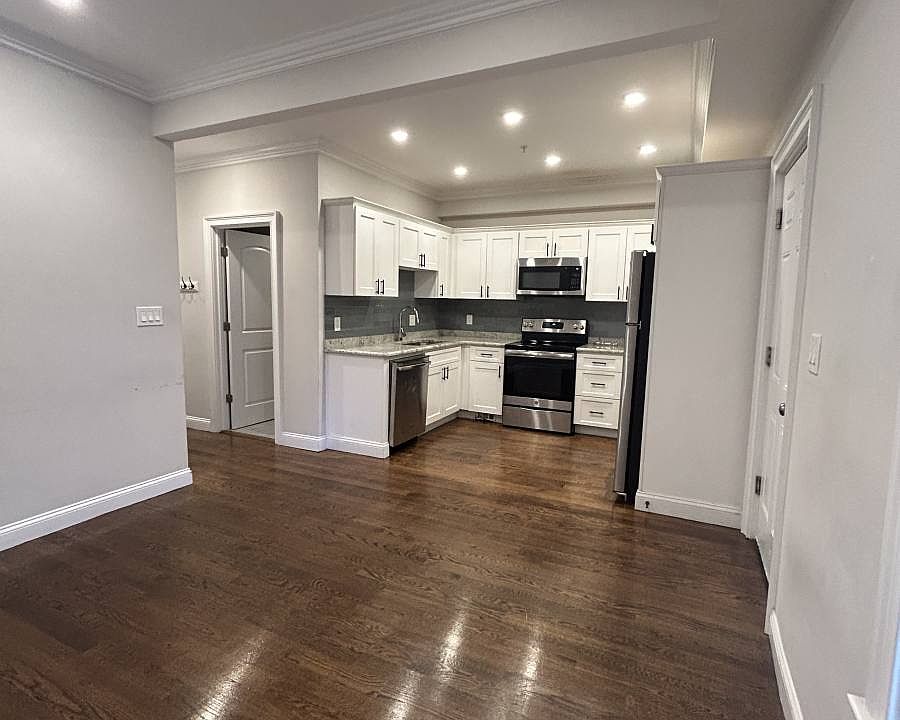 1st image of 75 Morris St