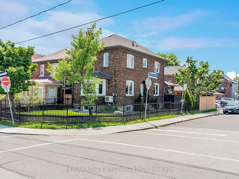290 Westmount Ave #LOWER — Photo 1