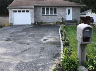 138 S Evergreen Dr, Selden, NY 11784