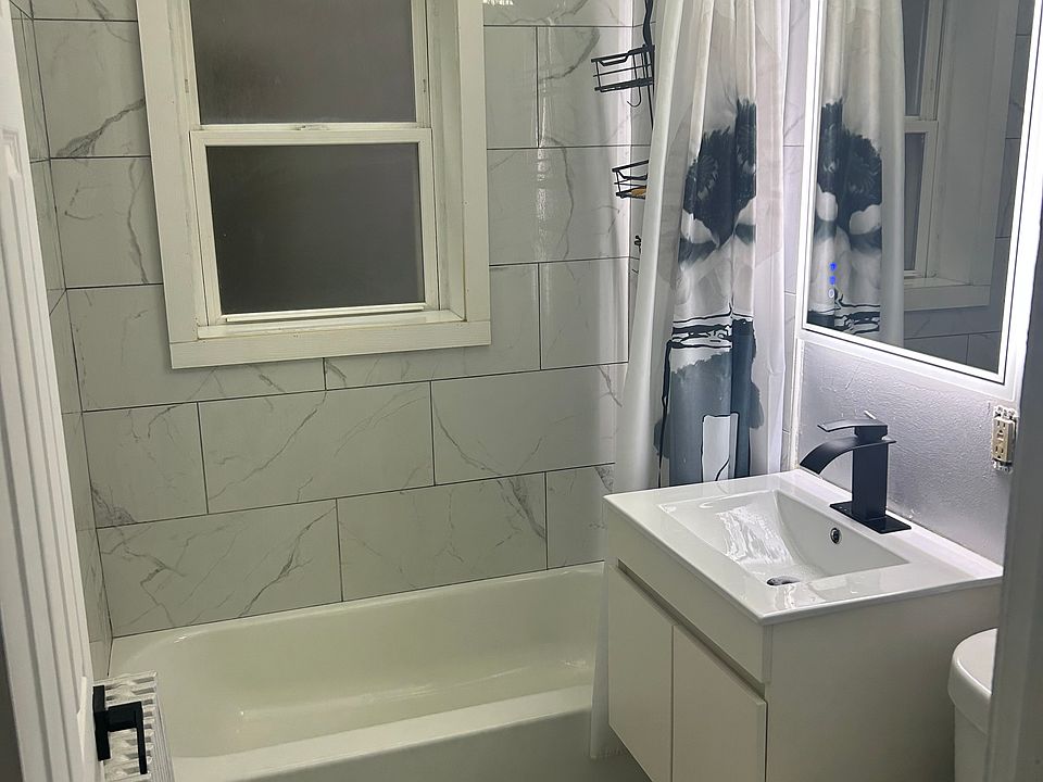 1st image of 305 Memorial Dr APT 1