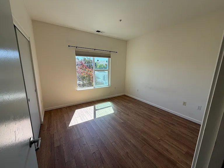 1020 Gravenstein Ave — Photo 5