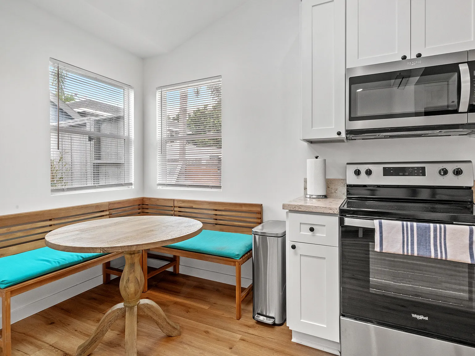 3 bed, 803 sqft, $3,700 — Photo 4