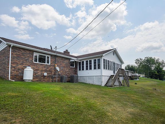 3rd image of 2635 Warren Dr