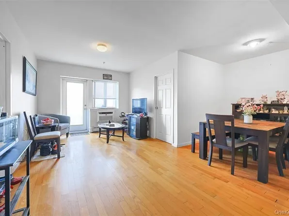 140-24 31st Drive image 4 of 11