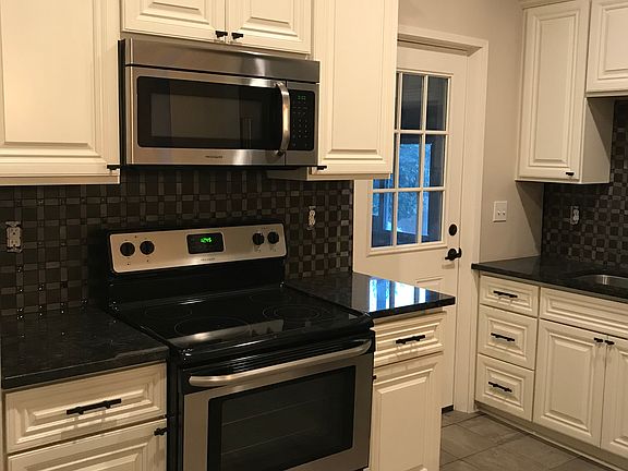4th image of 662 Pleasant Ave