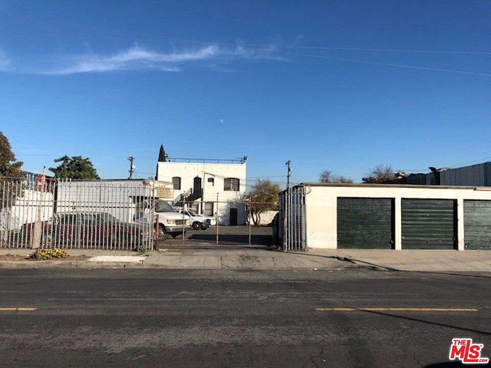1st image of 818 Sanford Ave