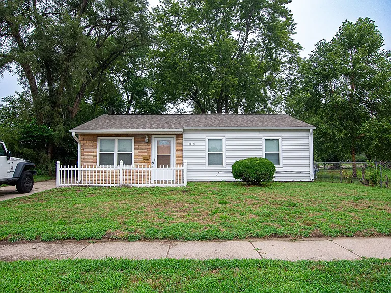 1410 Lindwood Dr — Photo 19