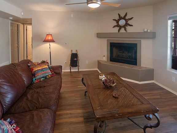 4th image of 643 E Wine Plum Dr