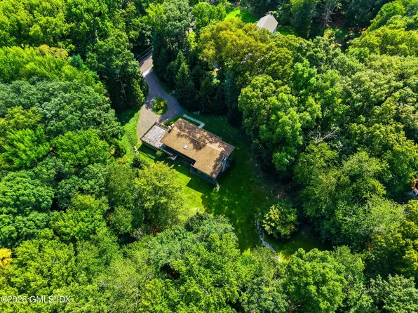 7 Sundance Dr, Cos Cob, CT 06807