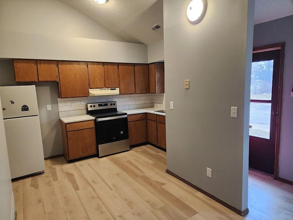 3600 Westridge Dr APT B, Lawrence, KS 66049 Zillow