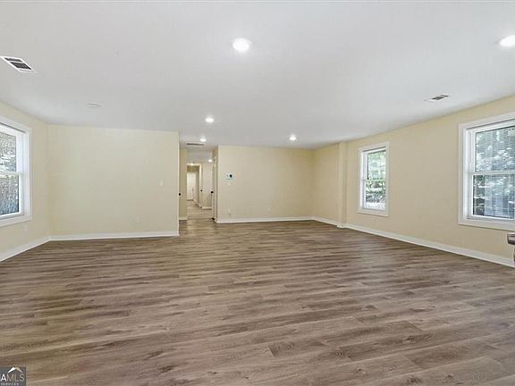 5th image of 131 Holly Rd NW