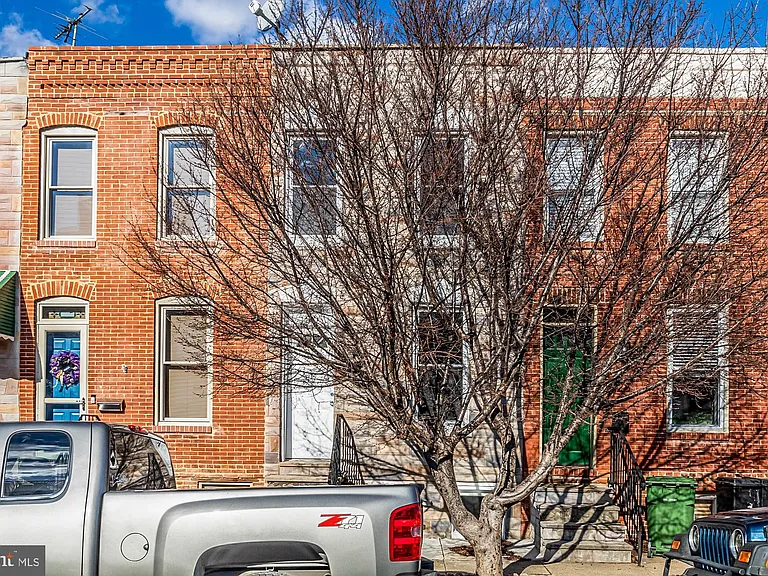130 W Randall St — Photo 29