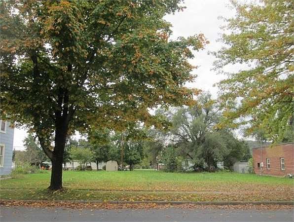 2nd image of 207 6th St