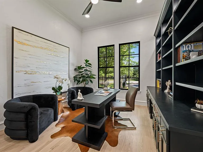 320 W Highland St — Photo 5