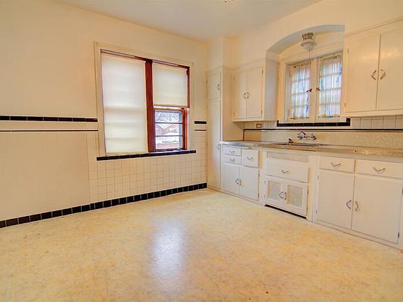 2nd image of 4257 Bates St #A