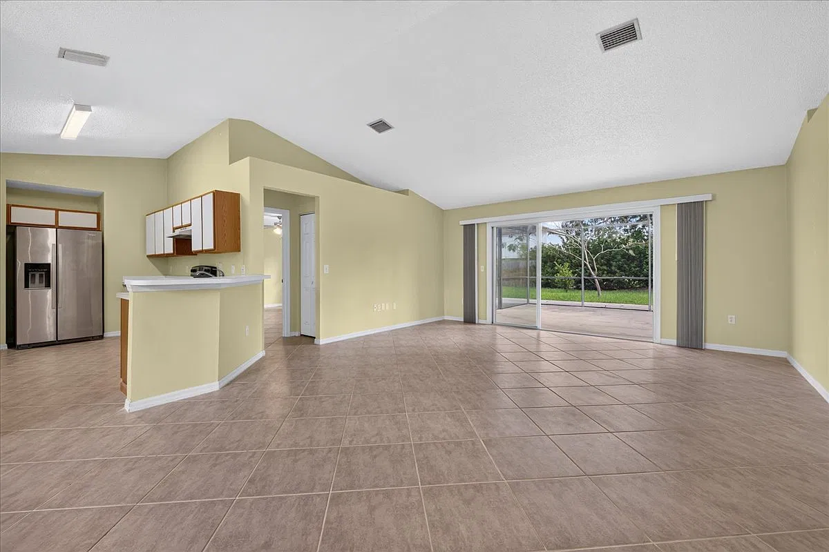 3 bed, 1914 sqft, $2,000 — Photo 2