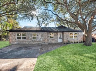 609 Debbie Ln, Alvin, TX 77511