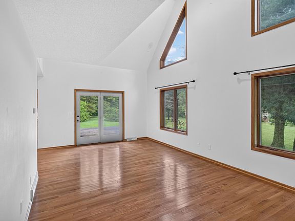 2nd image of 1077 Marshalltown Blvd