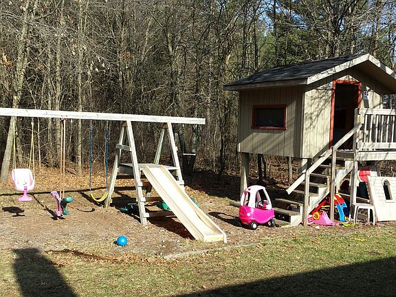 2nd image of 2510 Blueberry Ln