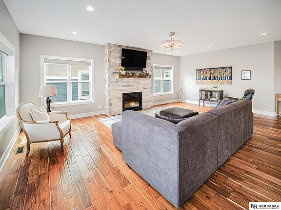 4th image of 7244 Kentwell Ln