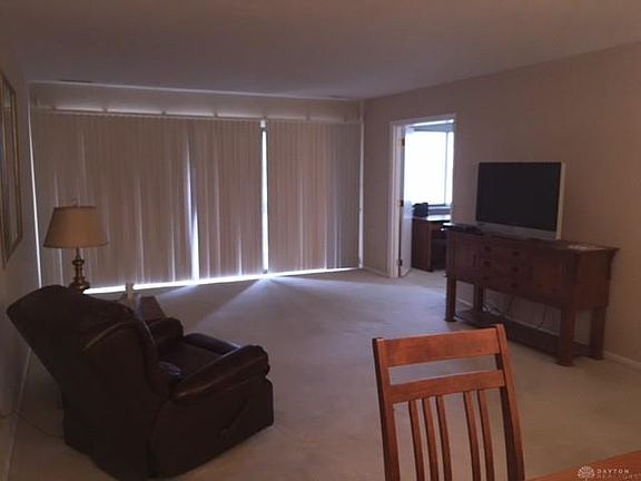 3rd image of 3285 Southdale Dr